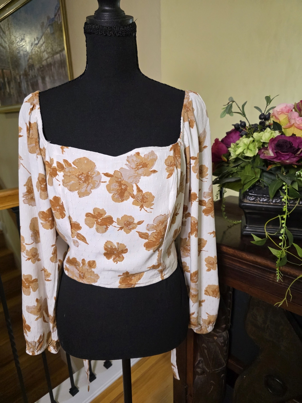 Altar'd State Boho Coachella Cream Crop Top with Rust Floral Print Size M